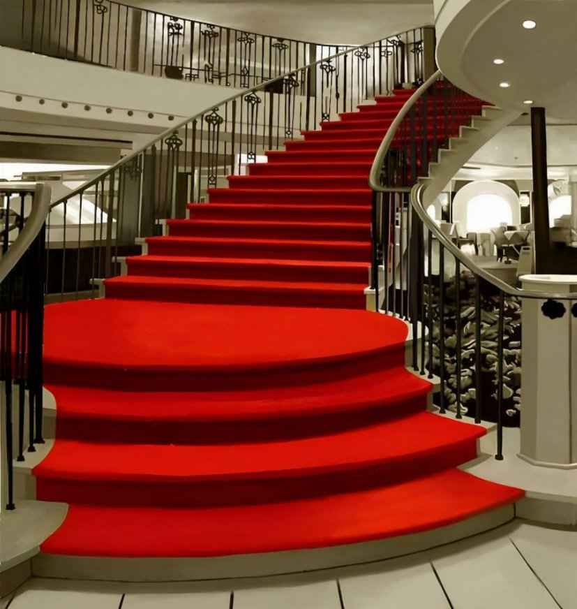 Red-Carpets-in-Dubai